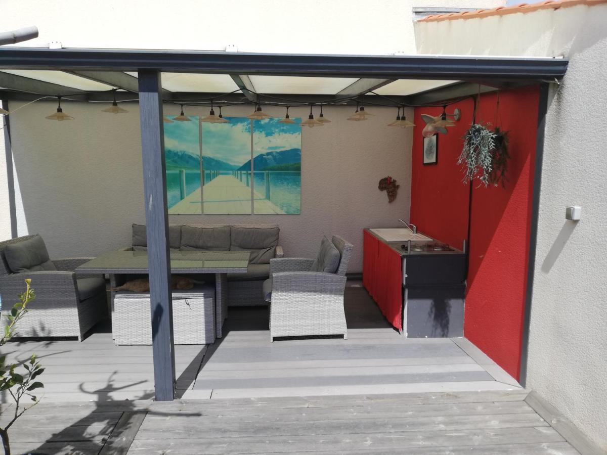 Studio Independant Chez L'Habitant Avec Piscine Et Cuisine Exterieures 拉罗歇尔 外观 照片